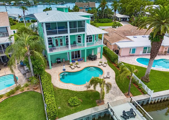 Waterfront Luxury W/ Heated Salt Pool & Golf Cart