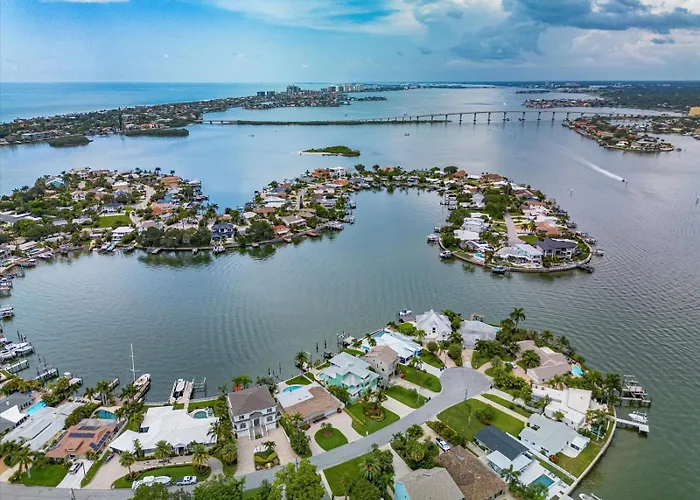 Waterfront Luxury W/ Heated Salt Pool & Golf Cart